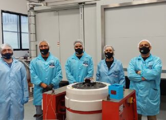 El primer picosatélite de Innova Space llegó a Escocia, escala previa a Cabo Cañaveral