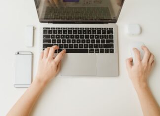 Bossware, monitoreo de empleados: pros y contras de implementarlo en las empresas