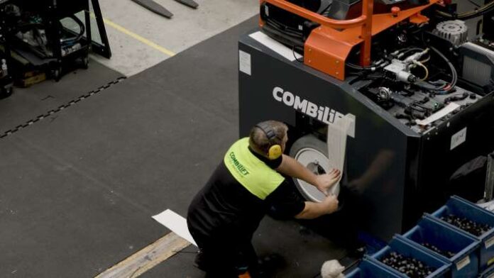 Combilift-R-labeling