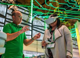 Schneider Electric abre las puertas de sus fábricas en Francia y España en un encuentro de Innovación y energía sustentable
