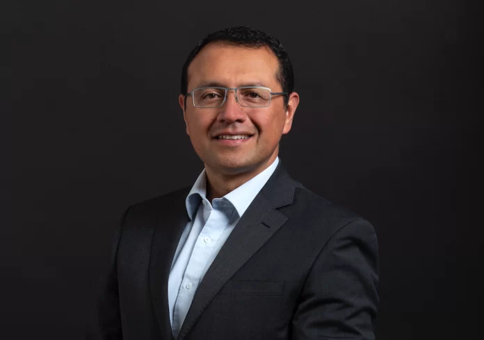 Hiram Monroy, Gerente de Comercial para AMD Hispanoamérica.