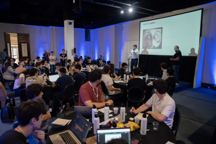 Siemens y la Unión Industrial Argentina realizaron la primera edición de la hackathon Siemens y la Unión Industrial Argentina realizaron la primera edición de la hackathon.