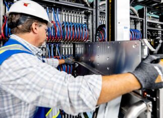 HPE anunció sus nuevas soluciones de supercomputación con refrigeración líquida directa y presentó dos sistemas de IA para proveedores de servicio y empresas HPE anunció novedades en su portafolio de supercomputadoras y servidores.