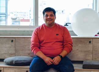 Apps dinámicas y de rápida actualización: migración hacia las micro apps Maximiliano Britez, Head of Engineering de redbee.