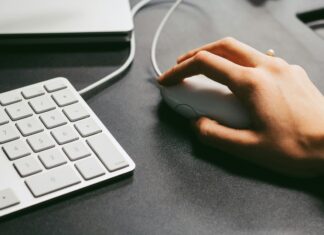 Dejar al mouse trabajando en Navidad: una tradición que podría costar la seguridad Kaspersky advirtió sobre la ciberseguridad en las fiestas.