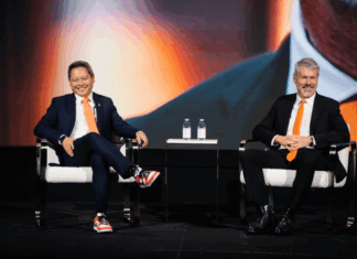 Strategy World 2025: Un encuentro clave en la era de la Inteligencia Artificial y Bitcoin Foto Phong Le y Michael Saylor em Strategy World 2025