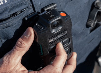 Motorola Solutions lanza SVX y Assist, un dispositivo integrado para la seguridad pública Motorola Solutions