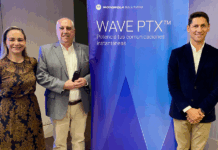 Motorola Solutions introduce WAVE PTX en Perú para optimizar la conectividad empresarial Gina Acosta, Eduardo Pombo y Eduardo Alfonso o para Latam de Motorola Solutions