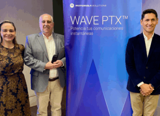 Motorola Solutions introduce WAVE PTX en Perú para optimizar la conectividad empresarial Gina Acosta, Eduardo Pombo y Eduardo Alfonso o para Latam de Motorola Solutions