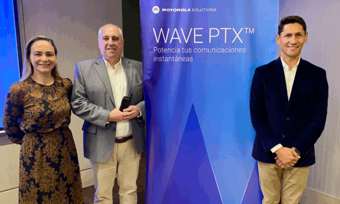 Gina Acosta, Eduardo Pombo y Eduardo Alfonso o para Latam de Motorola Solutions