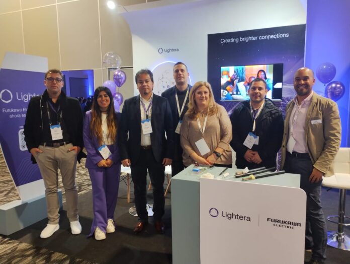 Equipo de Lightera durante Fiber Connect LATAM 2025. Equipo de Lightera durante Fiber Connect LATAM 2025.