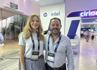 Giselle Ruiz Lanza, de Intel: “Estamos abocados a entender el momento de la adopción de la IA en los clientes” Giselle Ruiz Lanza, Vicepresidenta del Grupo de Ventas y Marketing de Intel para América Latina, y Gonzalo de la Fuente, Director de Ventas y Distribución de Canales para Latinoamérica en Intel