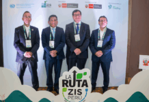 Proyecto ZIS Perú logra un impacto positivo en la sostenibilidad y competitividad industrial Foto PORTADA Izq - Der. Christian Susa de ONUDI, César Quispe, Ministro del PRODUCE, Miguel Ángel Espichán, y César Barahona, ONUDI.