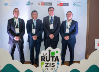 Proyecto ZIS Perú logra un impacto positivo en la sostenibilidad y competitividad industrial Foto PORTADA Izq - Der. Christian Susa de ONUDI, César Quispe, Ministro del PRODUCE, Miguel Ángel Espichán, y César Barahona, ONUDI.