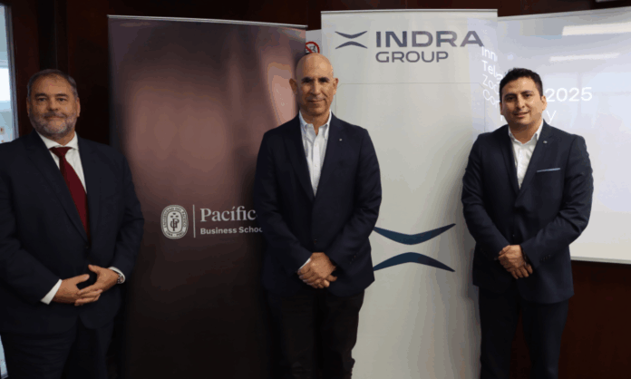 PORTADA-Gonzalo Tassano, Responsable de Perú, Indra Group. Eduardo Torres-Llosa, COSAPI_ Yuri Aldoradin, Especialista en Política y Regulación Digital de la PCM.