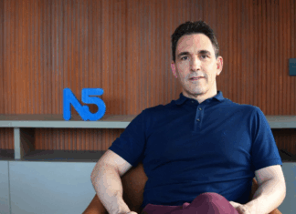 Banca empresas: un ejecutivo consulta entre 8 y 15 plataformas por clientes Julián Colombo, CEO de N5.