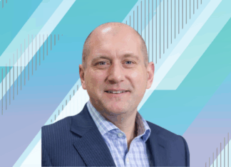 Desbloquear nuevas tecnologías, herramientas y soluciones financieras que los partners de HPE puedan llevar al banco Simón Ewington, Vicepresidente Senior del Ecosistema Global de Canales y Socios