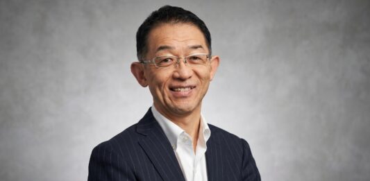 Hitachi Vantara ayuda a las organizaciones a gestionar el crecimiento de la IA y los datos Akinobu Shimada, CEO de Hitachi Vantara.