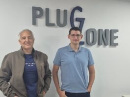 Plug Zone: Cómo la certificación ISO 9001 transformó su modelo de consultoría y gestión de talento Diego Minguillón y Sebastián Arietti, socios de Plug Zone, analizando los procesos de calidad del sistema ISO 9001