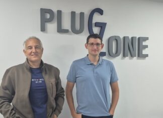 Plug Zone: Cómo la certificación ISO 9001 transformó su modelo de consultoría y gestión de talento Diego Minguillón y Sebastián Arietti, socios de Plug Zone, analizando los procesos de calidad del sistema ISO 9001