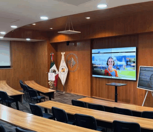 Anáhuac Puebla redefine la educación híbrida con nuevas soluciones de audio La Universidad Anáhuac Puebla impulsa clases presenciales y virtuales de manera simultánea gracias a las soluciones de audio de Shure.