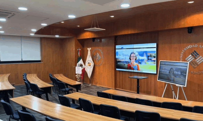 La Universidad Anáhuac Puebla impulsa clases presenciales y virtuales de manera simultánea gracias a las soluciones de audio de Shure.