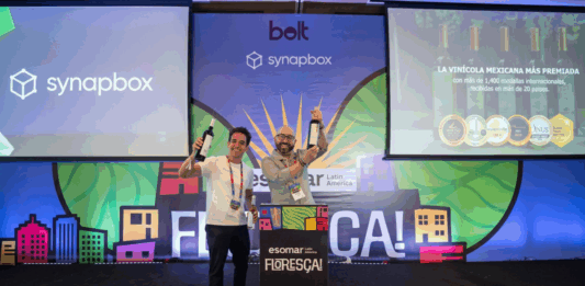 Altazor Intelligence y Casa Madero redefinen la inteligencia de compra con IA para el sector enterprise Martín Sandoval Elizondo, Director de Marketing de Casa Madero; y Dr. Claudio Flores Thomas, CEO de Altazor Intelligence.