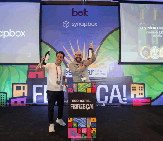 Altazor Intelligence y Casa Madero redefinen la inteligencia de compra con IA para el sector enterprise Martín Sandoval Elizondo, Director de Marketing de Casa Madero; y Dr. Claudio Flores Thomas, CEO de Altazor Intelligence.