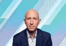 NiCE lanza herramientas con IA para crear, probar y escalar agentes empresariales Scott Russell, CEO de NiCE.