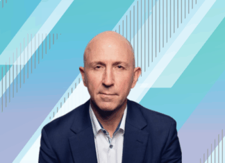 NiCE lanza herramientas con IA para crear, probar y escalar agentes empresariales Scott Russell, CEO de NiCE.