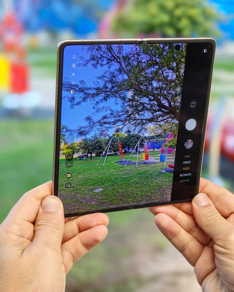 HONOR Magic V6