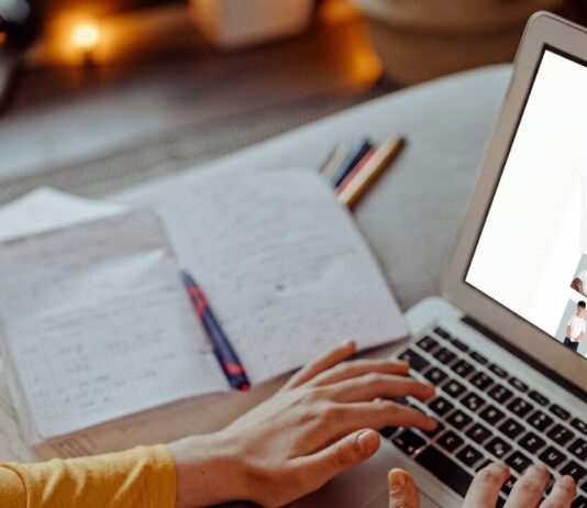 Oracle lanza nuevo programa ONE e invierte en la formación de la nueva generación de profesionales de IA en Argentina Oracle ha lanzado una nueva edición de Oracle Next Education (ONE).