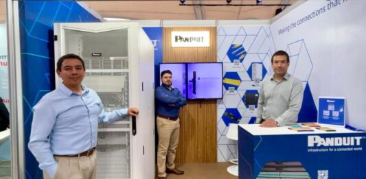 Panduit impulsa la evolución de Data Centers ante los retos de la IA en el Perú Hub Digital Pablo Huapaya,Territory Account Manager; Fernando Díaz, Technical System Engineer; e Iván La Madrid, Territory Account Manager de Panduit Perú.