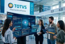 TOTVS impulsa bases estratégicas para acelerar el éxito de la IA en América Latina Una imagen corporativa futurista de un equipo de TOTVS interactuando con paneles de datos y pantallas flotantes transparentes. En el centro, una pantalla grande de 'TOTVS AI' muestra gráficos e información sobre 'Recomendación de inventario Inteligente (RI)', 'TOTVS ERP' y 'Big Data'. Cuatro empleados usan dispositivos flotantes para visualizar planes de optimización de la cadena de suministro. Al fondo, un letrero de 'TOTVS' dice 'Impulsando el futuro' y muestra estadísticas de crecimiento. La escena está llena de símbolos tecnológicos y un brazo robótico en una mesa.