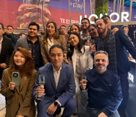 Movilidad empresarial: HONOR consolida su estrategia en América Latina con la apertura de su primer centro de experiencia en Argentina Equipo de HONOR durante la inauguración de su tienda en Argentina.