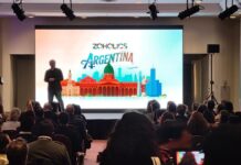 Zoholics Argentina 2026: El debut del gigante humilde que transforma los negocios Apertura a cargo de Raju Vegesna, Evangelista en Jefe de Zoho.
