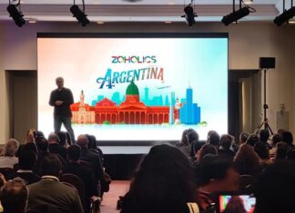 Zoholics Argentina 2026: El debut del gigante humilde que transforma los negocios Apertura a cargo de Raju Vegesna, Evangelista en Jefe de Zoho.