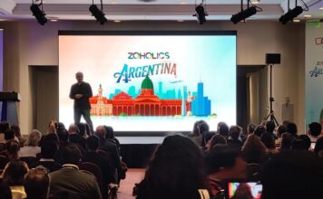 Zoholics Argentina 2026: El debut del gigante humilde que transforma los negocios Apertura a cargo de Raju Vegesna, Evangelista en Jefe de Zoho.