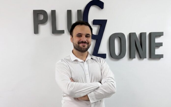 Cristian Soria, Líder del Equipo de Desarrollo de Plug Zone Cristian Soria, Líder del Equipo de Desarrollo de Plug Zone