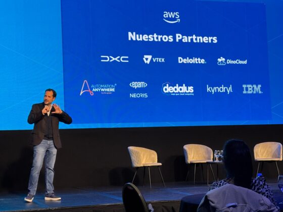 Juan Filips haciendo la apertura del evento.