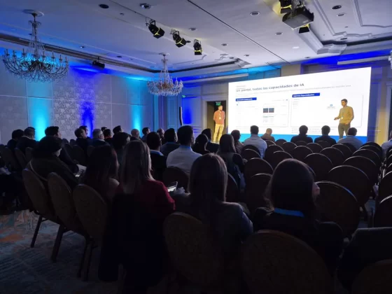 Presentaciones durante el evento de AWS.