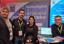 Ricardo Bayley revela la estrategia de Vozdigital para integrar la IA en los Contact Centers Ricardo Bayley, Director Ejecutivo de Operaciones, Pablo Vega Pinochet, Gerente Comercial Latam, Priscila Bousquet, Coord. Marketing Latam, y Javier Gálvez, Senior Account Manager, de Voz Digital.