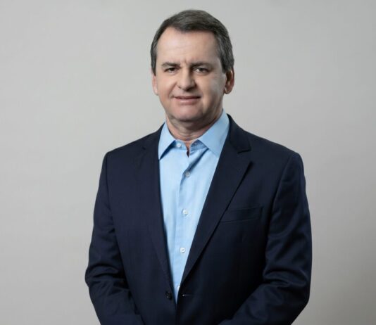 Lenovo presenta AION, iniciativa que amplía la eficiencia y escalabilidad de la IA con arquitecturas híbridas Ricardo Bloj, Presidente de Lenovo Brasil.
