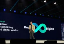 Siemens acelera la transformación industrial a través de la IA y la conectividad de datos Tony Hemmelgarn, Presidente y CEO de Siemens Digital Industries Software.