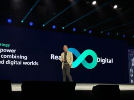 Siemens acelera la transformación industrial a través de la IA y la conectividad de datos Tony Hemmelgarn, Presidente y CEO de Siemens Digital Industries Software.