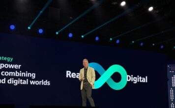 Siemens acelera la transformación industrial a través de la IA y la conectividad de datos Tony Hemmelgarn, Presidente y CEO de Siemens Digital Industries Software.