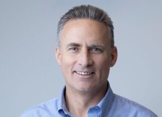 La era agéntica en el Perú: Por qué el rediseño del talento es la ventaja competitiva definitiva Alberto Indacochea, Director General de Salesforce Perú.
