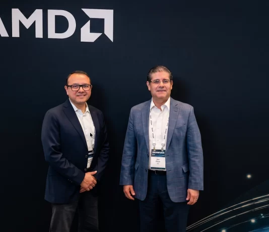 “El canal que pueda integrar y armar el rompecabezas de la IA tendrá mucha relevancia” Hiram Monroy, Commercial Manager Spanish Latin America, y José Morales, Director, System Channel SMB Spanish Latin America, de AMD.