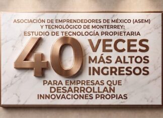Empresas con tecnología propia facturan hasta 40 veces más en México: ASEM Placa conmemorativa rectangular de mármol blanco veteado con un marco metálico de color bronce brillante, empotrada en una pared de cantera texturizada. La superficie de mármol muestra letras grabadas en bronce donde se lee en la parte superior: "ASOCIACIÓN DE EMPRENDEDORES DE MÉXICO (ASEM) Y TECNOLÓGICO DE MONTERREY: ESTUDIO DE TECNOLOGÍA PROPIETARIA". Al centro resalta en un gran tamaño tridimensional el número "40" con acabado metálico cepillado, seguido de la frase: "VECES MÁS ALTOS INGRESOS PARA EMPRESAS QUE DESARROLLAN INNOVACIONES PROPIAS".