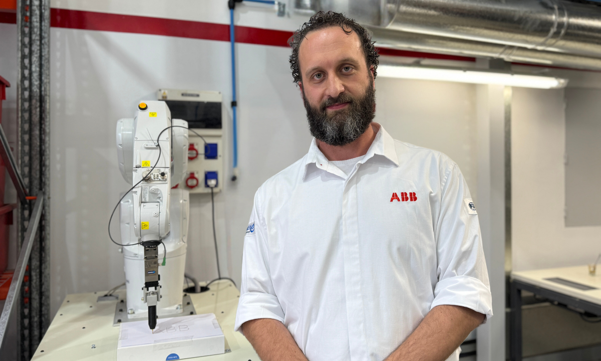 Adrián Covi, de ABB. Adrián Covi, Gerente de Negocios en ABB Robotics.
